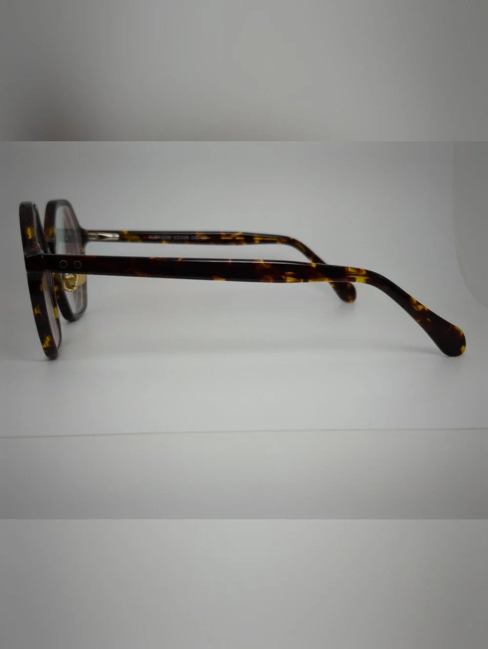 Aldridge. Tortoiseshell Polygon Frame. Stylish Look.